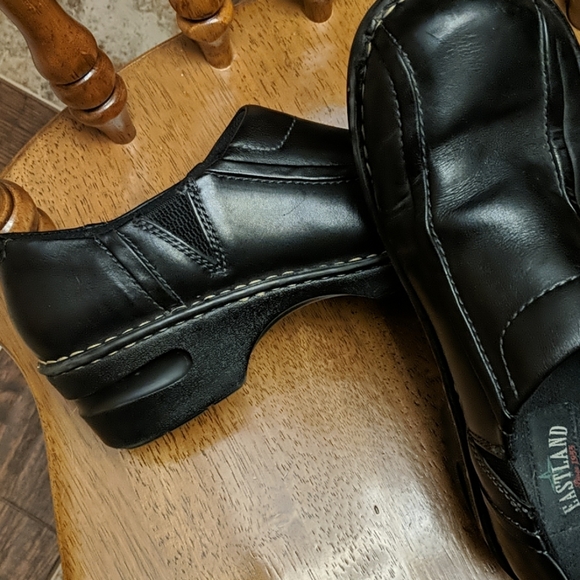 eastland leather clogs